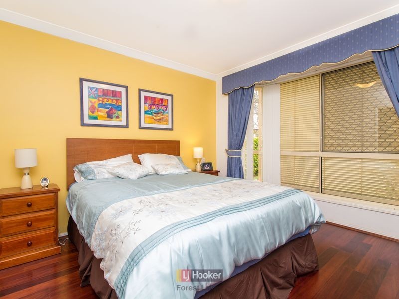 1 Honeysuckle Place, Forest Lake QLD 4078