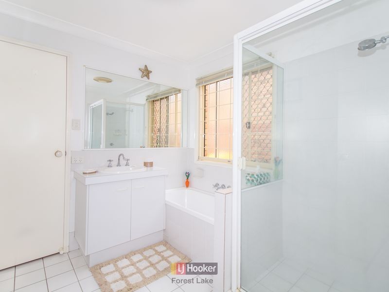 1 Honeysuckle Place, Forest Lake QLD 4078