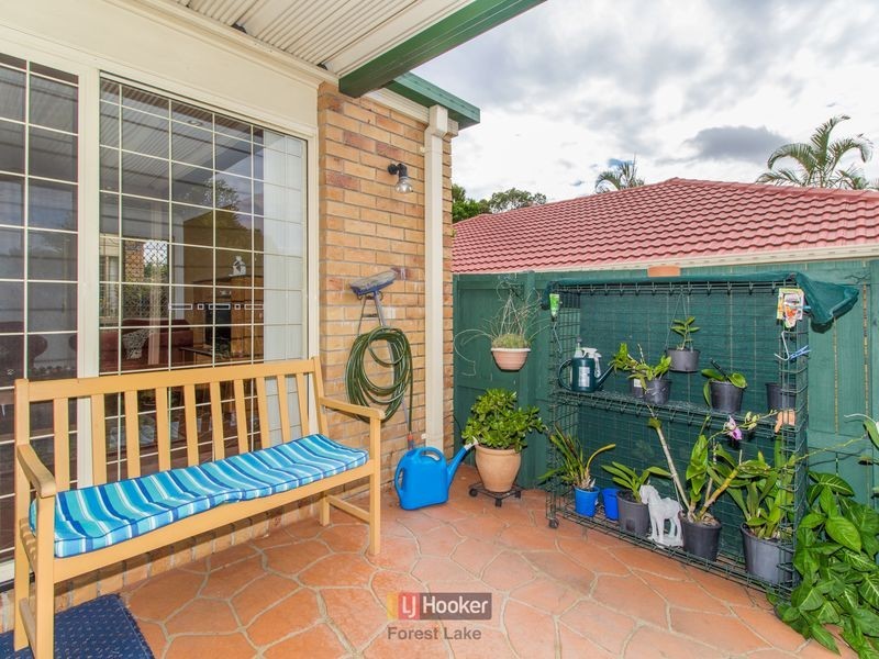 1 Honeysuckle Place, Forest Lake QLD 4078
