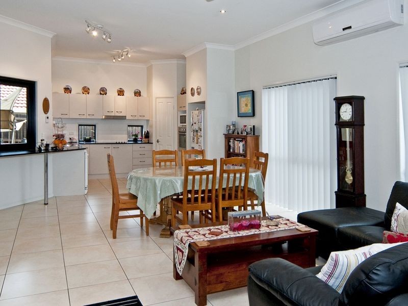 8 Gregory Close, Forest Lake QLD 4078