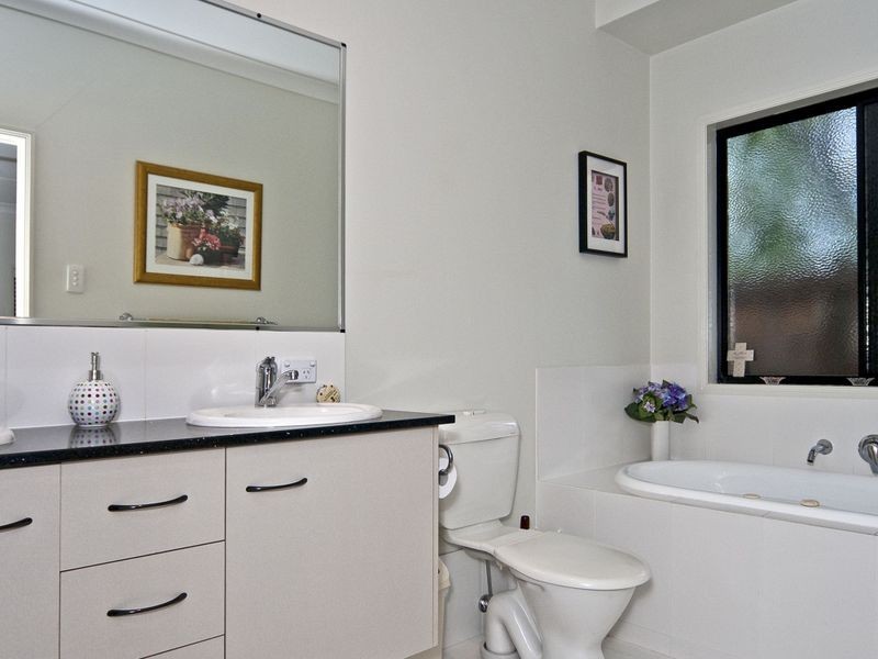 8 Gregory Close, Forest Lake QLD 4078