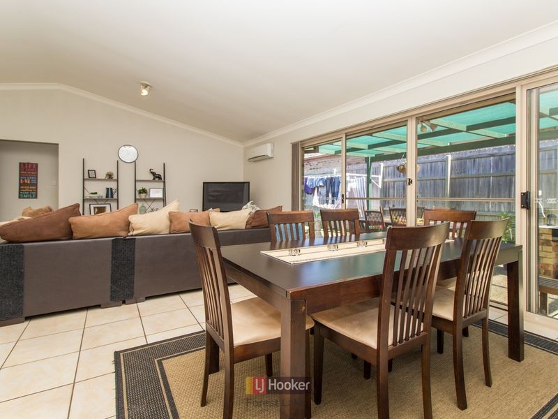 18 Tenterfield Place, Forest Lake QLD 4078