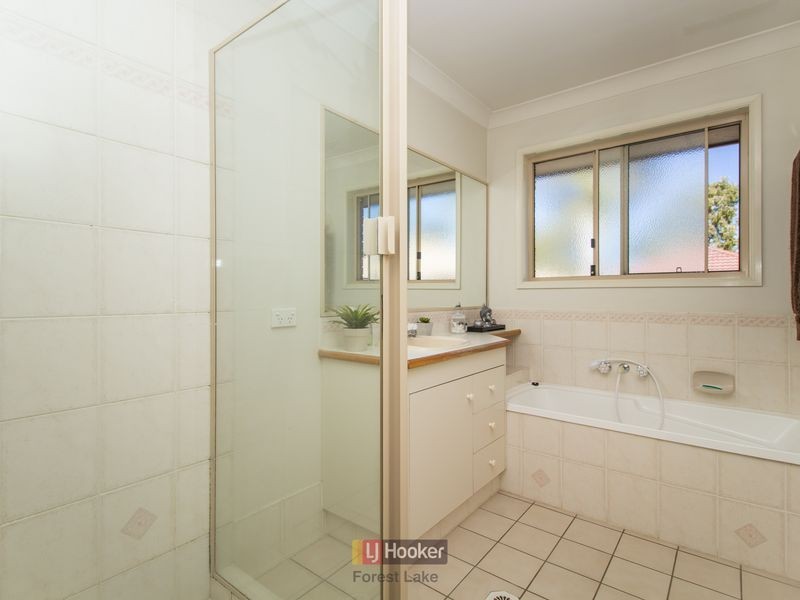 18 Tenterfield Place, Forest Lake QLD 4078