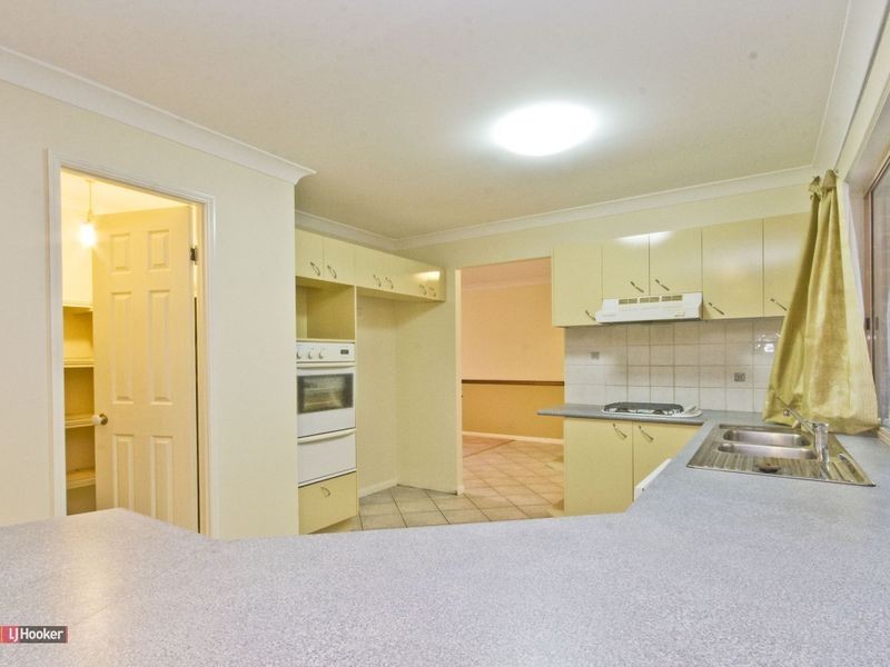 5 Scarlet Place, Forest Lake QLD 4078