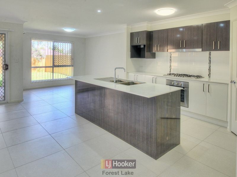 12 The Avenue, Heathwood QLD 4110