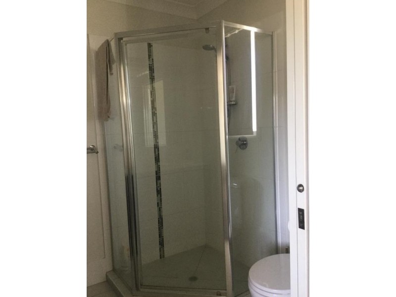 12 The Avenue, Heathwood QLD 4110