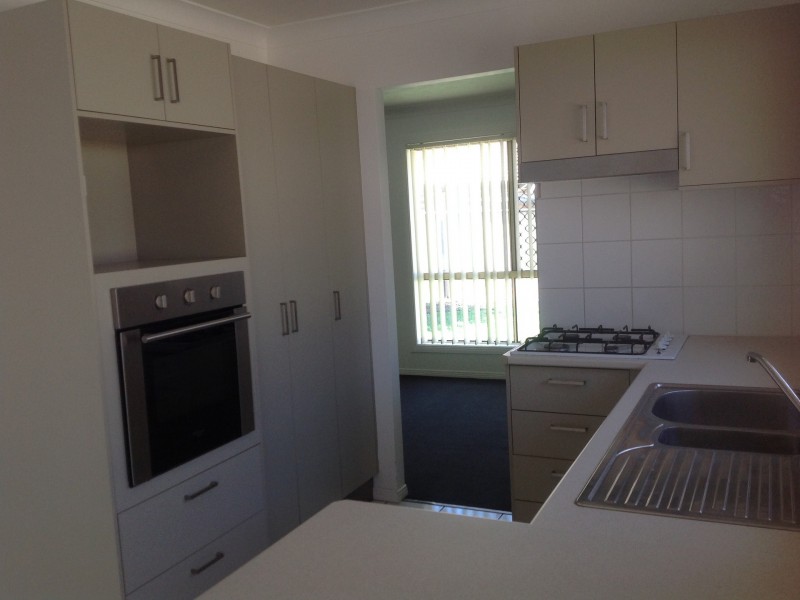 6 Beaufront Place, Forest Lake QLD 4078