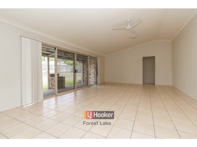 2 Selwyn Close, Forest Lake QLD 4078