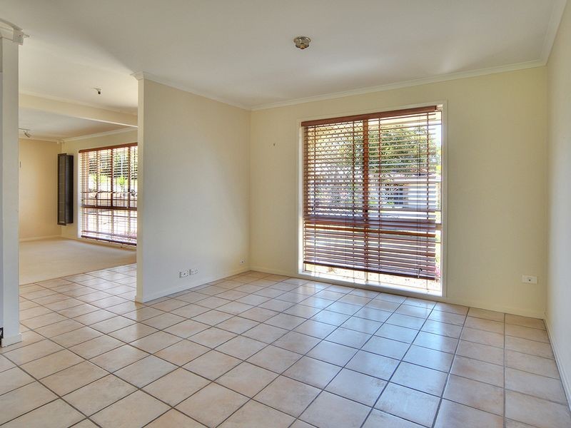 9 Phillip Place, Forest Lake QLD 4078