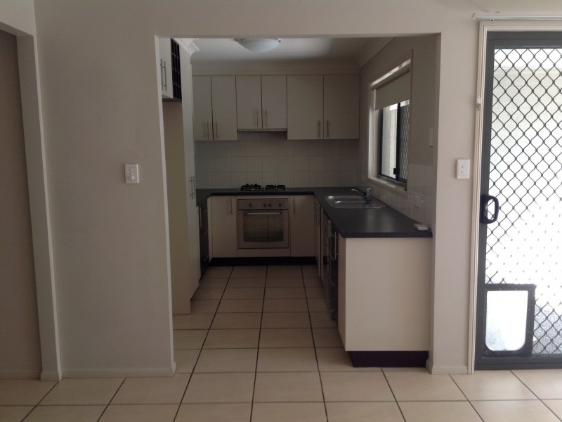 2/84 Cascade Drive, Forest Lake QLD 4078
