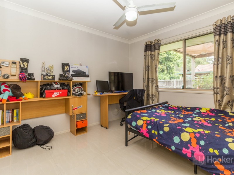 22 Hyde Place, Forest Lake QLD 4078