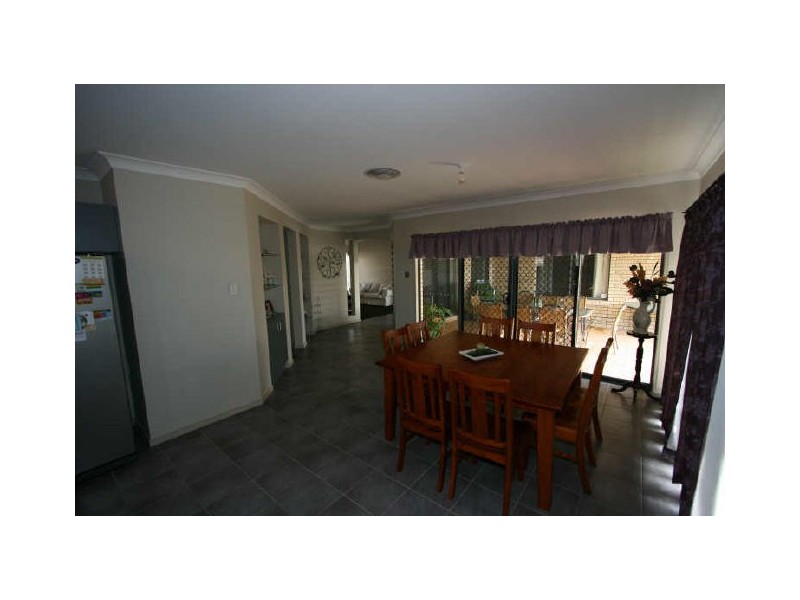 8 Hillview Street, Springfield QLD 4300