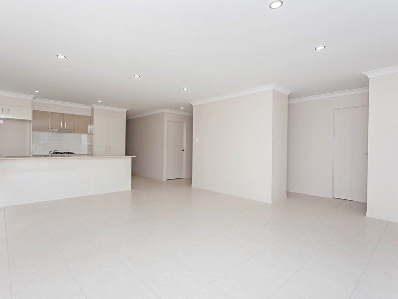 54 The Avenue, Heathwood QLD 4110