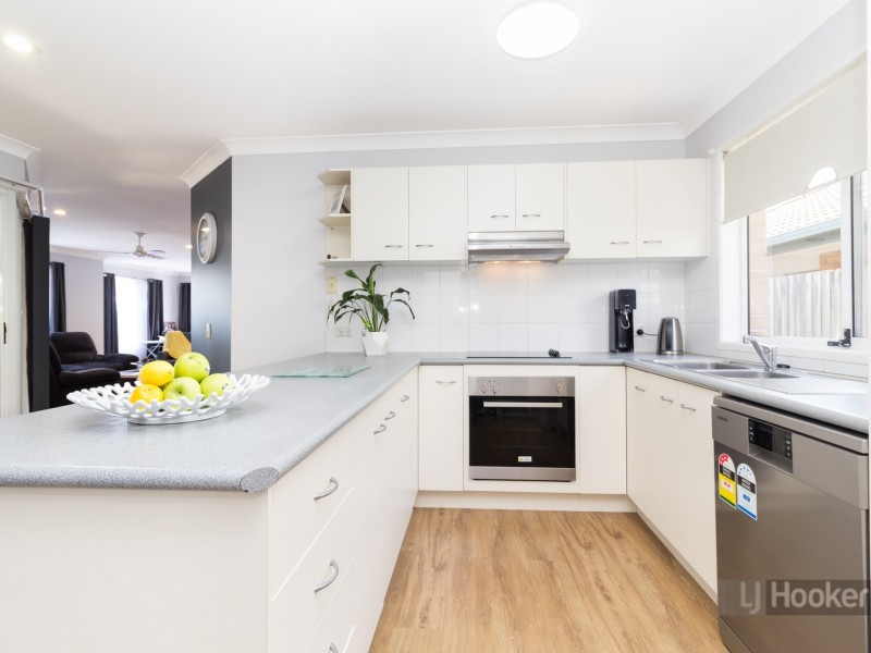 9 Blaxland Place, Forest Lake QLD 4078