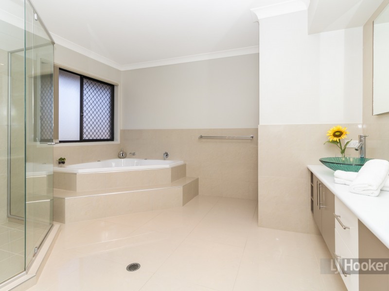 19 Hunter Close, Calamvale QLD 4116