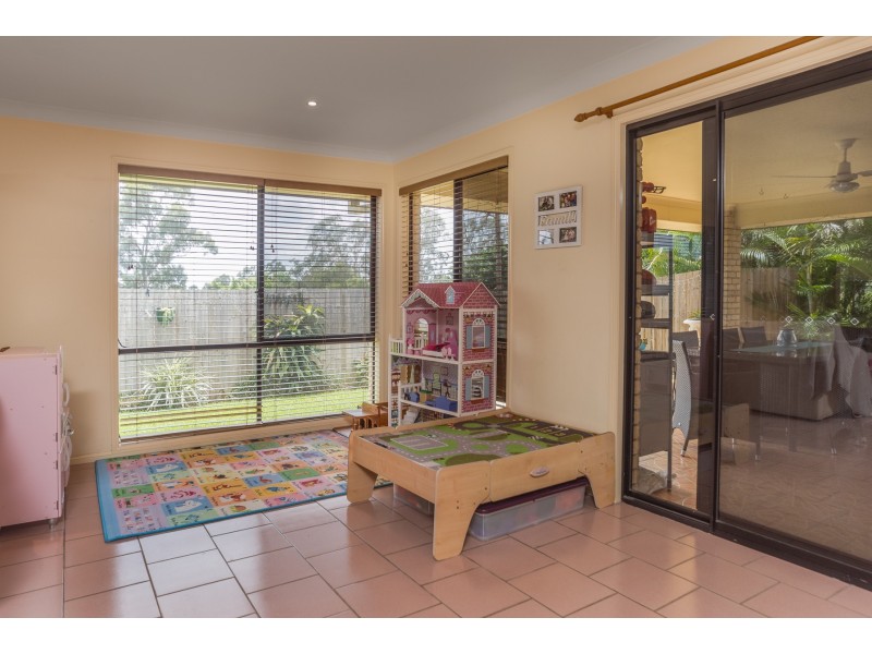 6 Cheltenham Place, Forest Lake QLD 4078
