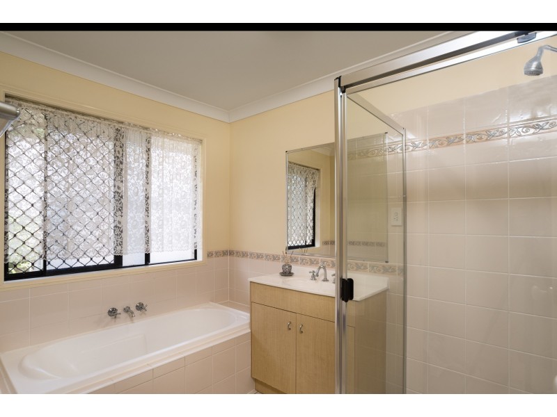 6 Cheltenham Place, Forest Lake QLD 4078