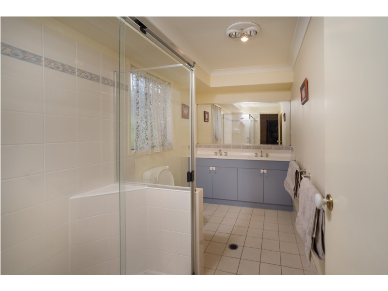 6 Cheltenham Place, Forest Lake QLD 4078