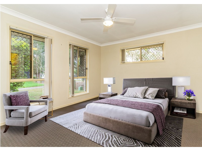 9 Taylor Place, Forest Lake QLD 4078