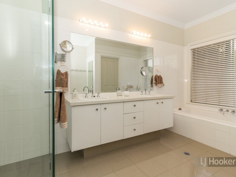 13 Toorak Place, Forest Lake QLD 4078