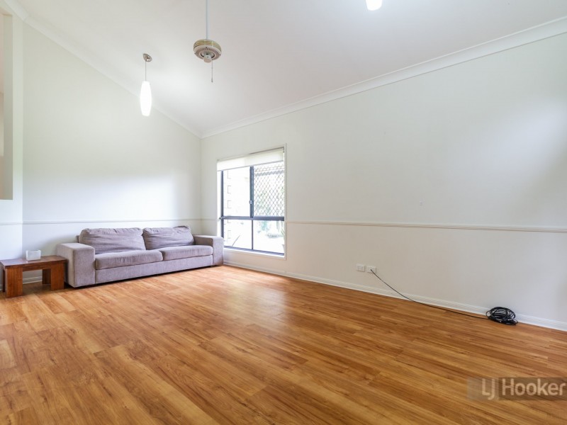 7 Windsor Place, Forest Lake QLD 4078