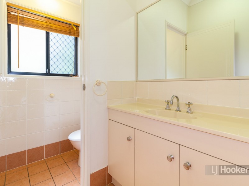 7 Windsor Place, Forest Lake QLD 4078