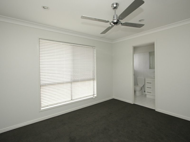 2/20 Charlton Place, Browns Plains QLD 4118