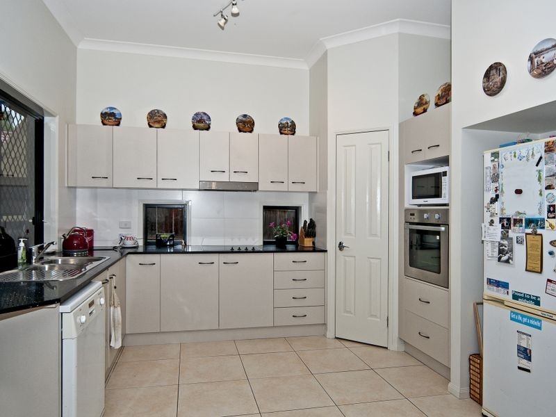 8 Gregory Close, Forest Lake QLD 4078
