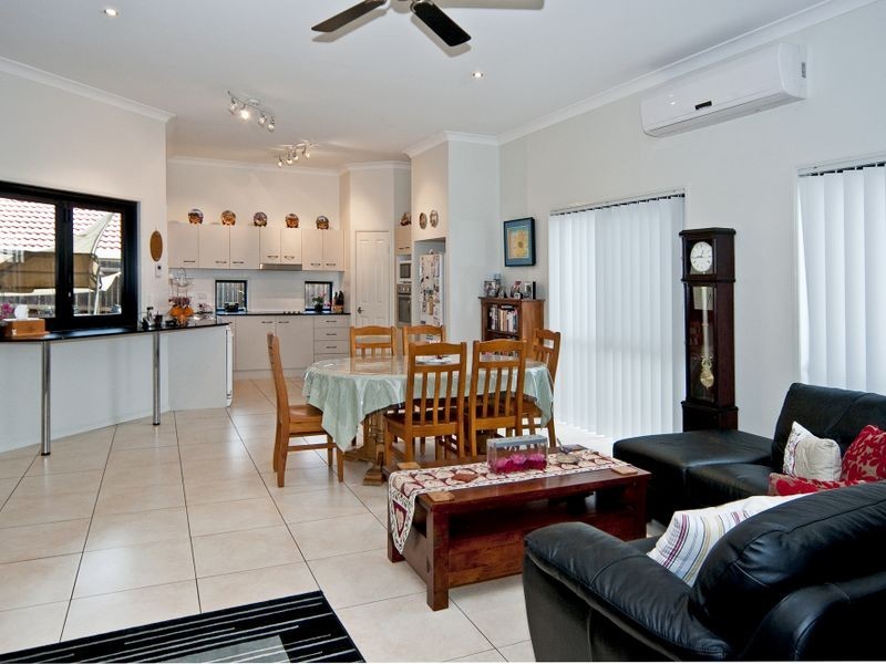 8 Gregory Close, Forest Lake QLD 4078