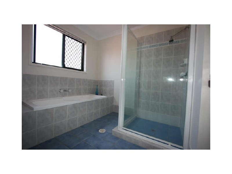 8 Chiswick Place, Forest Lake QLD 4078