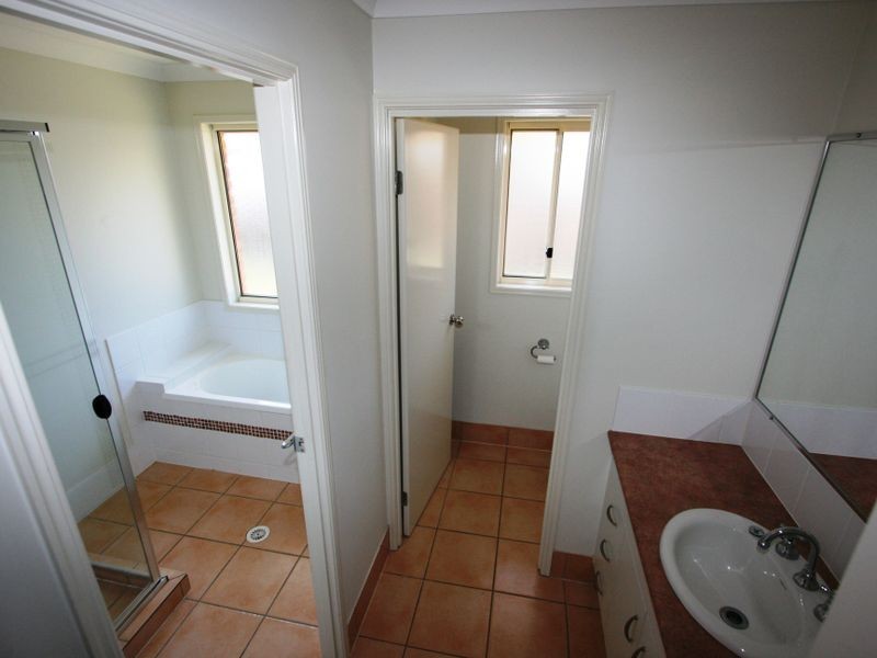 17 Barry Street (Cnr 11 Adab Clos, Boronia Heights QLD 4124