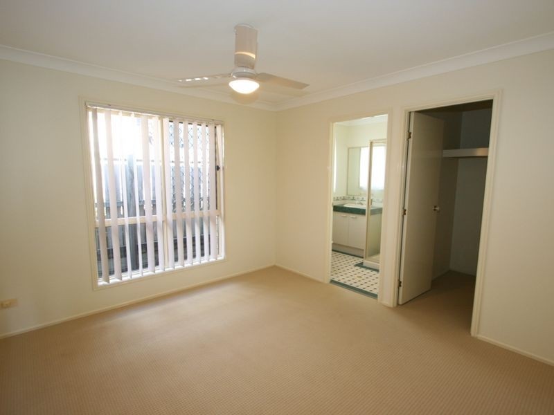 12 Honeysuckle Place, Forest Lake QLD 4078