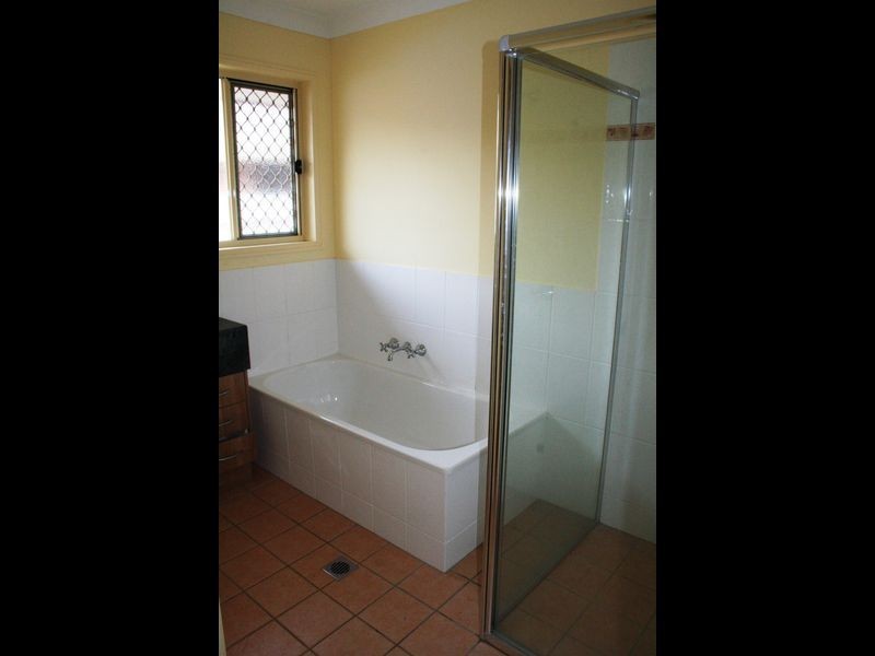 8 Sands Court, Collingwood Park QLD 4301