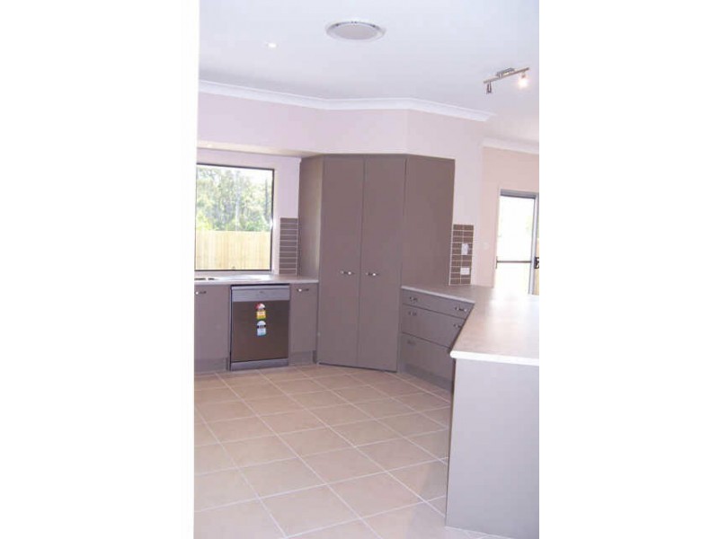 95 Sanctuary Drive, Forest Lake QLD 4078