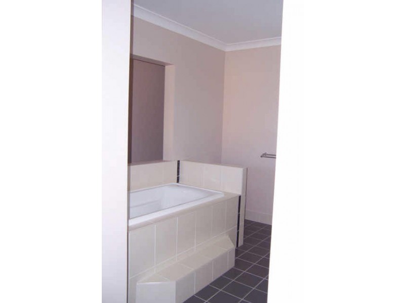 95 Sanctuary Drive, Forest Lake QLD 4078