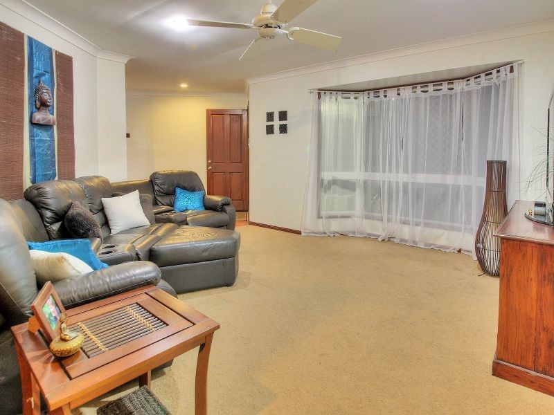 9 Beaufront Place, Forest Lake QLD 4078