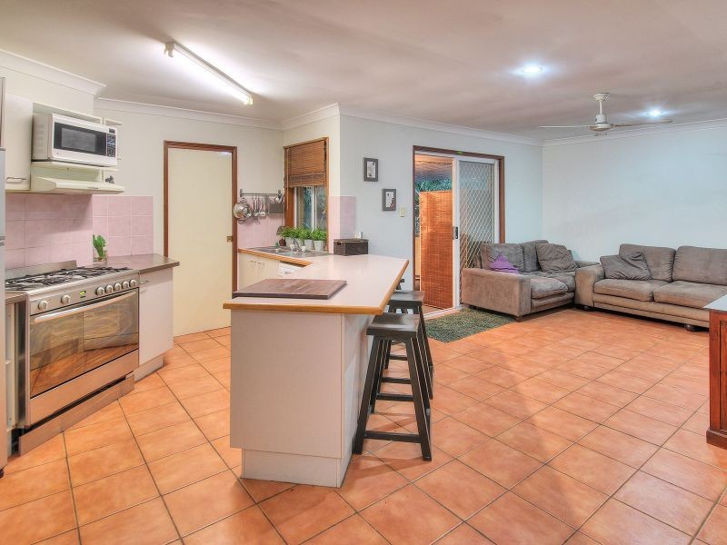 9 Beaufront Place, Forest Lake QLD 4078