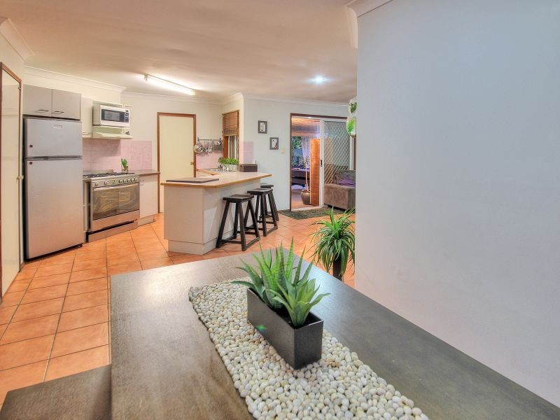 9 Beaufront Place, Forest Lake QLD 4078