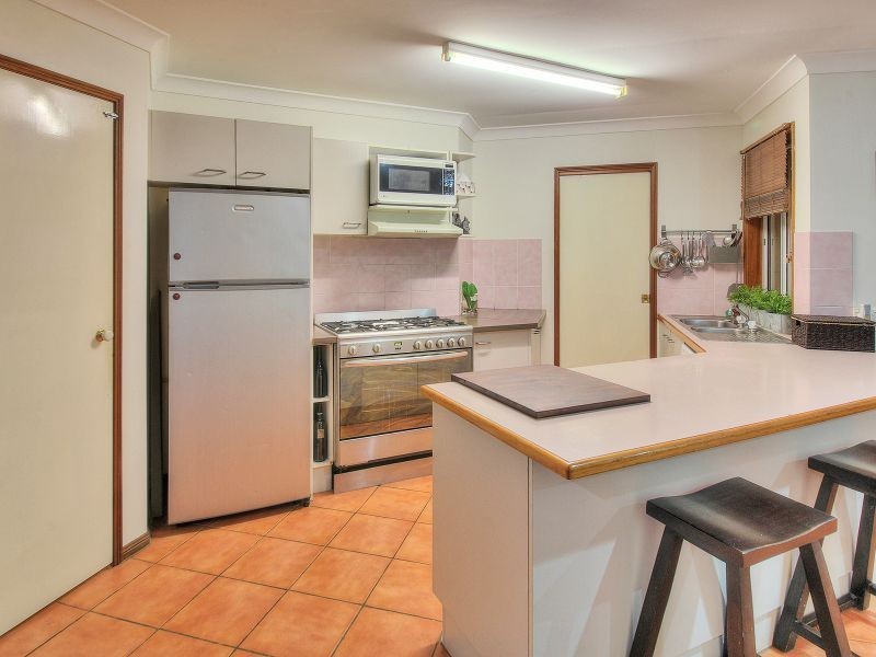 9 Beaufront Place, Forest Lake QLD 4078