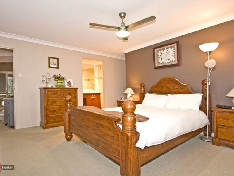 10 Piccadilly Place, Forest Lake QLD 4078