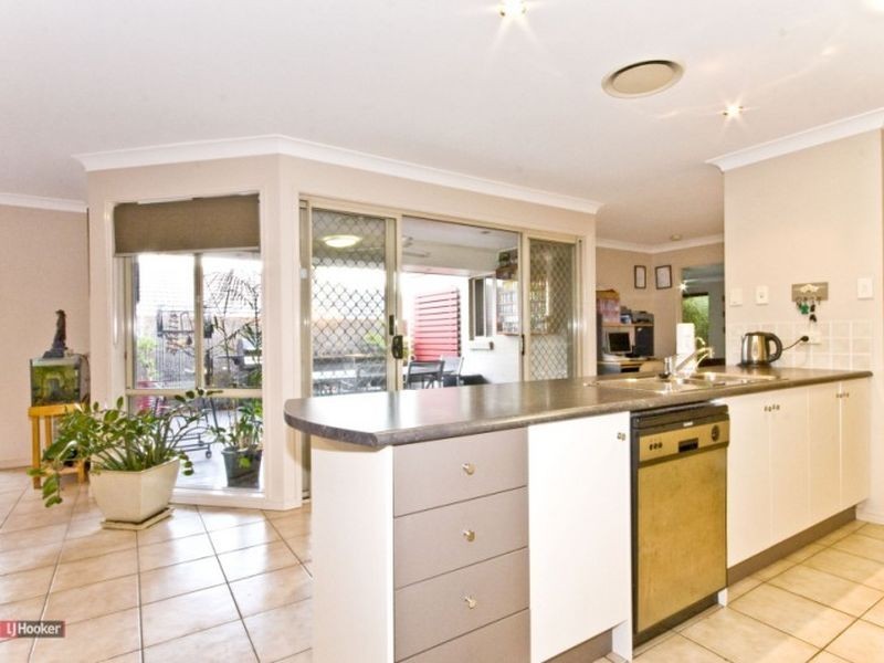 10 Piccadilly Place, Forest Lake QLD 4078
