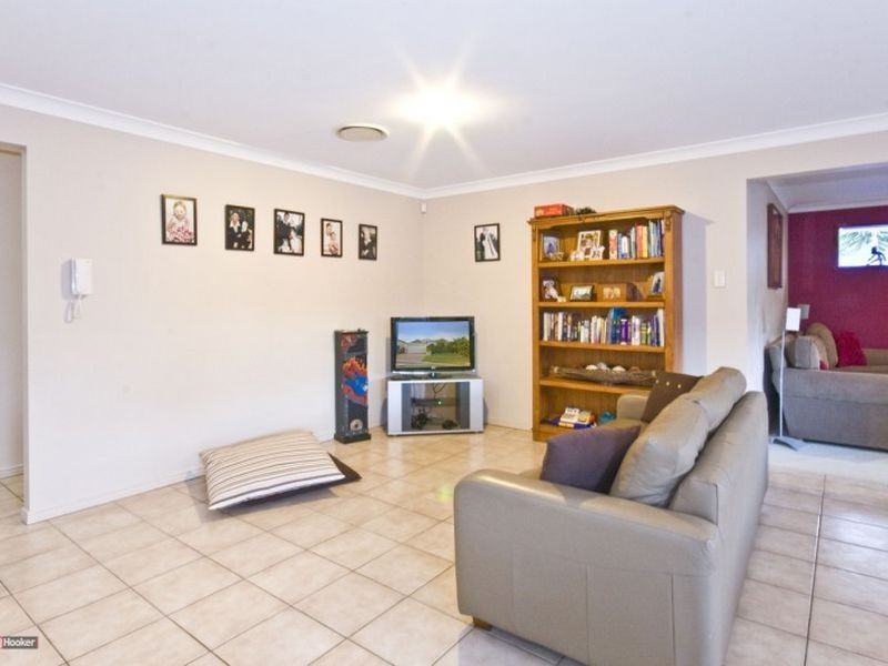 10 Piccadilly Place, Forest Lake QLD 4078