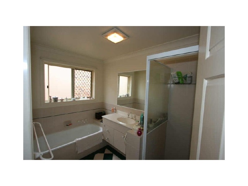 16 Hoop Place, Forest Lake QLD 4078