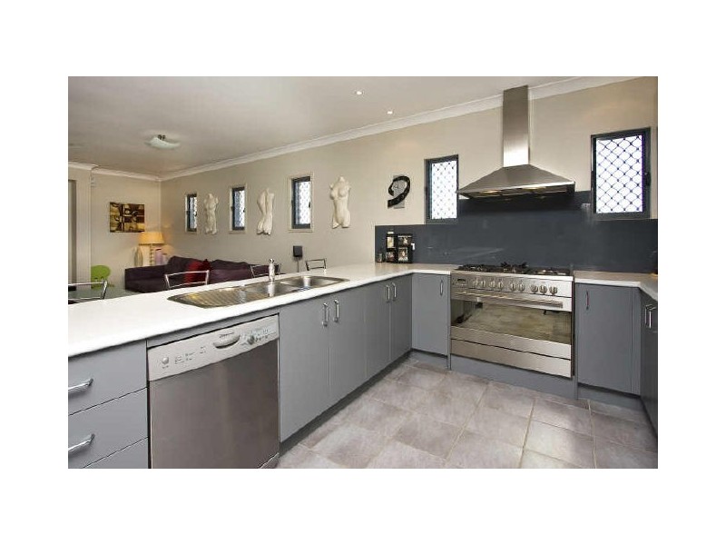 8 Hillview Street, Springfield QLD 4300