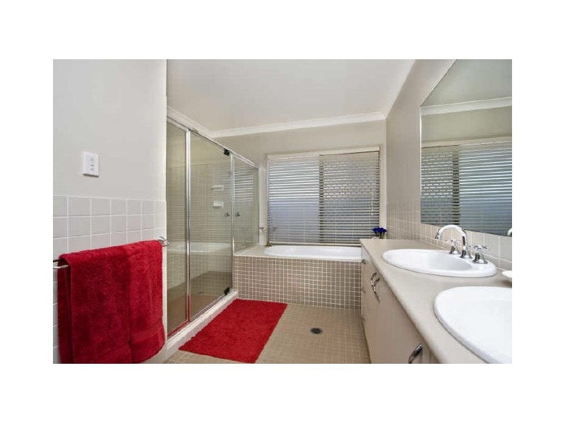 8 Hillview Street, Springfield QLD 4300