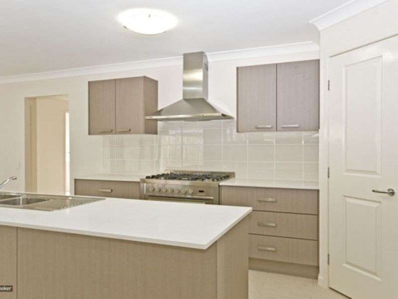 24 Sandalwood Street, Heathwood QLD 4110