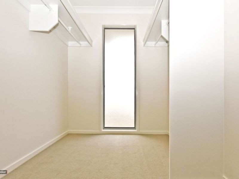 24 Sandalwood Street, Heathwood QLD 4110