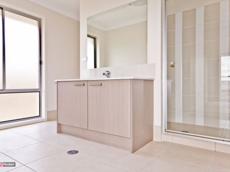 24 Sandalwood Street, Heathwood QLD 4110