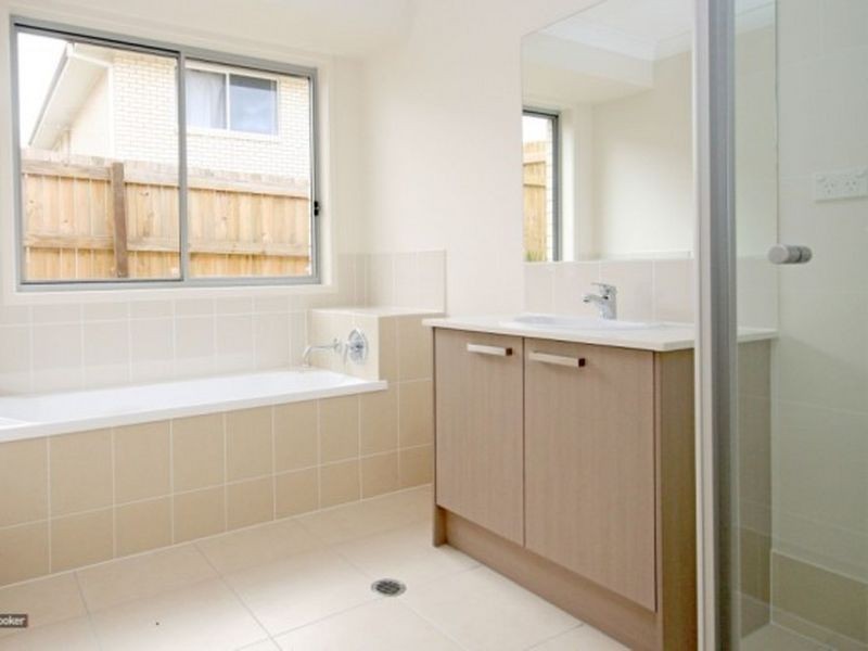 24 Sandalwood Street, Heathwood QLD 4110