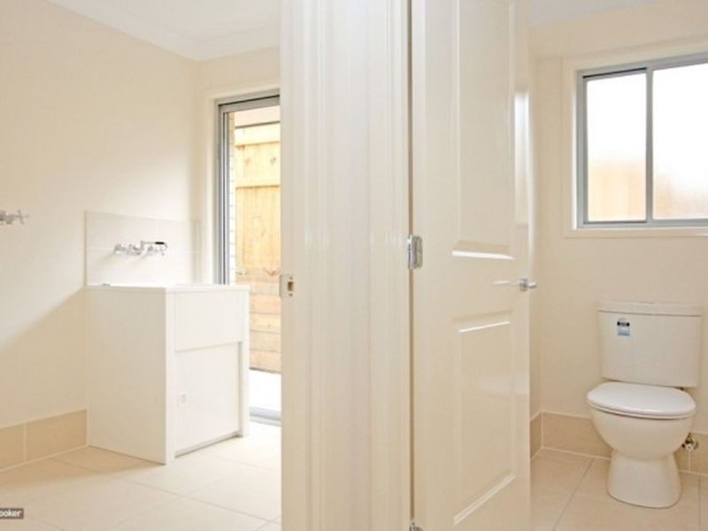 24 Sandalwood Street, Heathwood QLD 4110